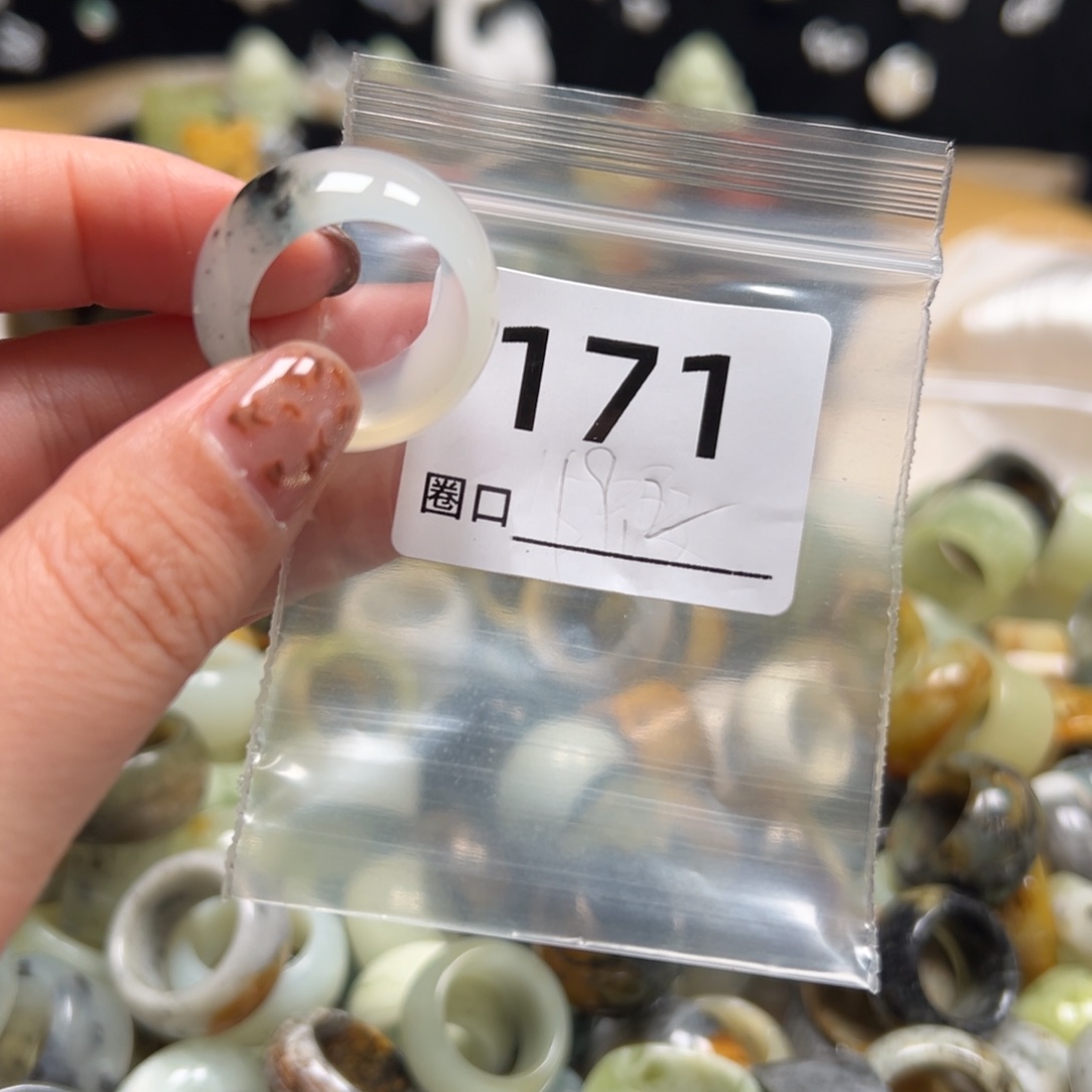 帅***蛇纹石玉未镶嵌戒指