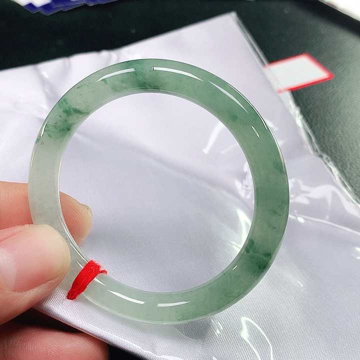 翡翠手镯未镶嵌翡翠手镯未镶嵌