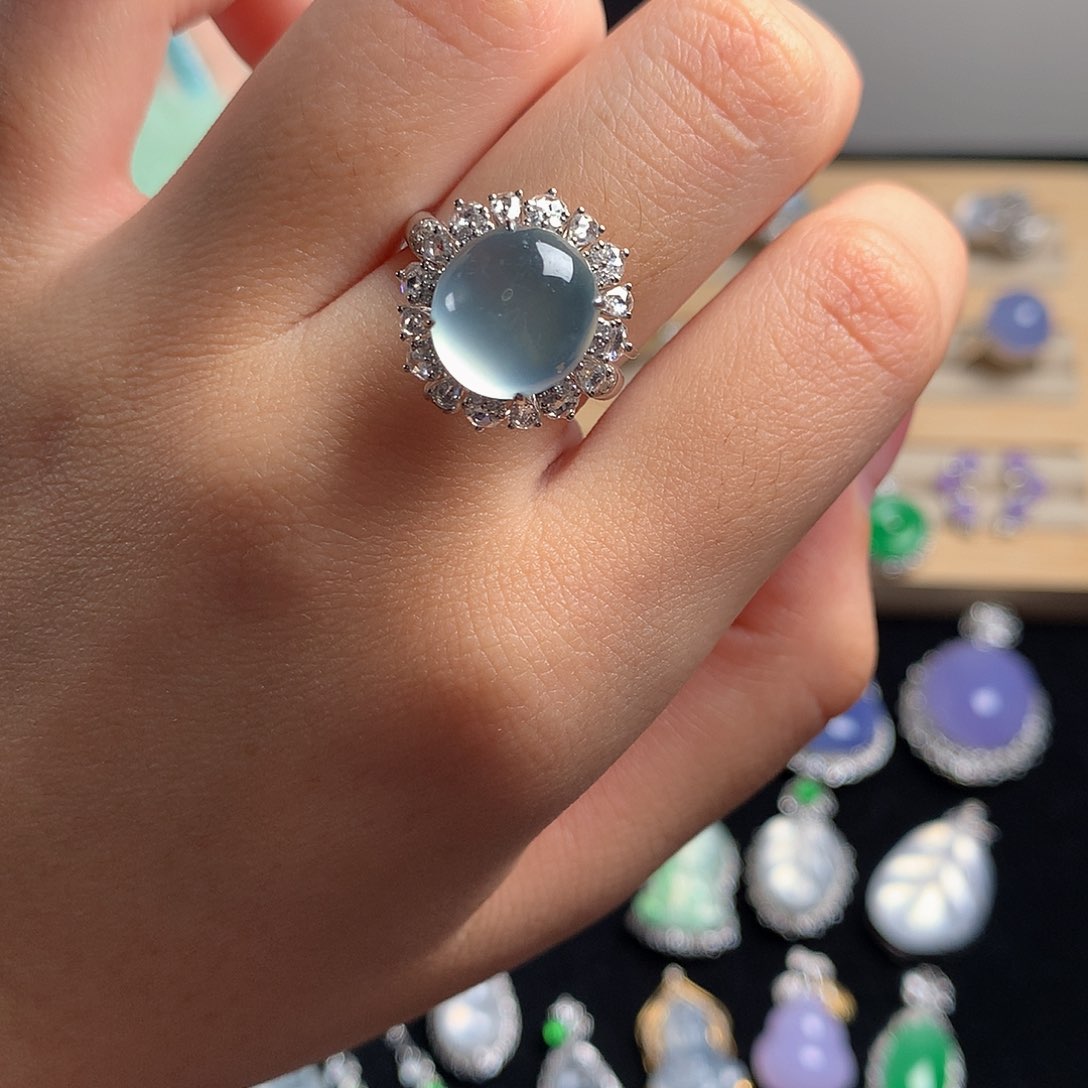 18K金镶嵌挂件翡翠