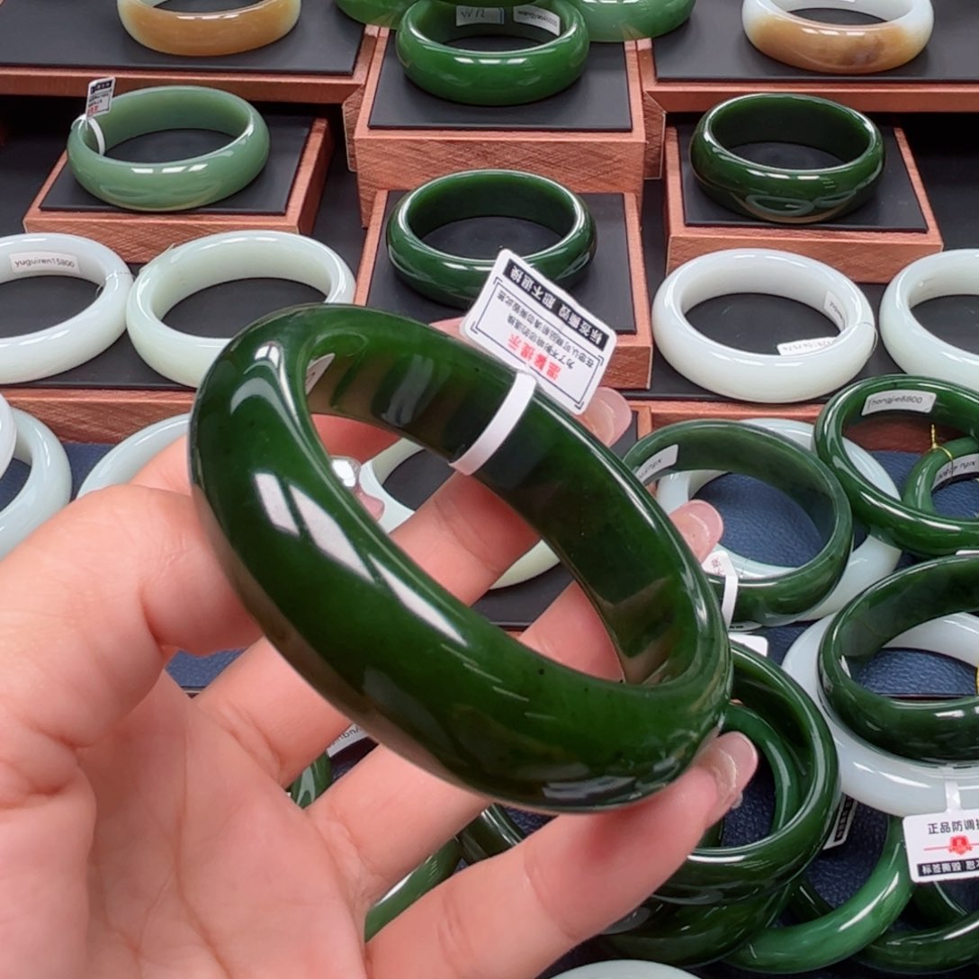 未镶嵌手镯和田玉（碧玉）明***