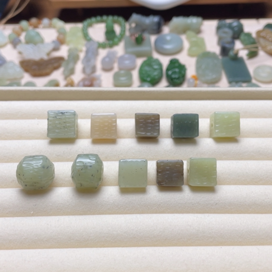 和田玉未镶嵌吊坠(不含链)一个