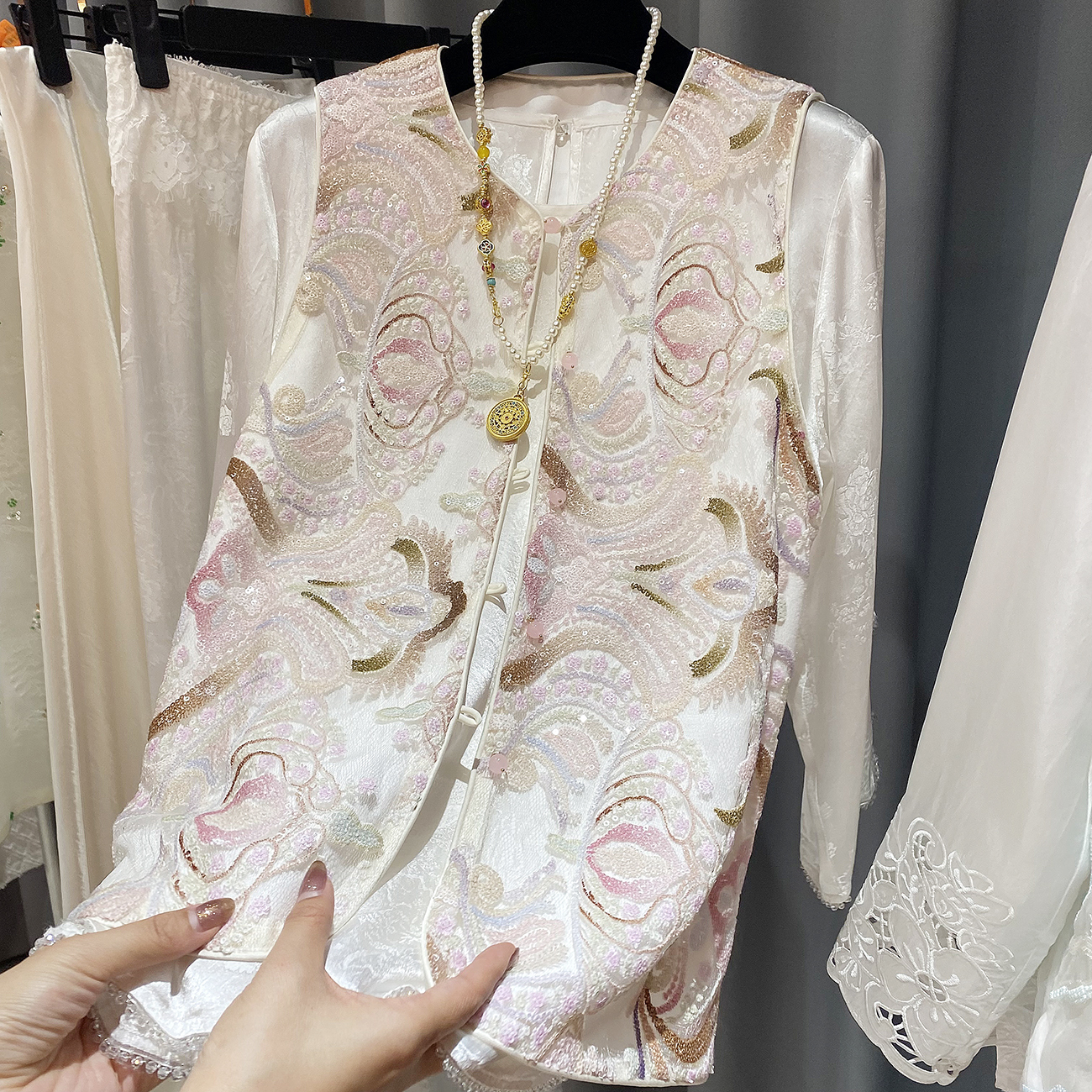 南油申老板2025新款马甲中国风提花复古百搭绣花马甲