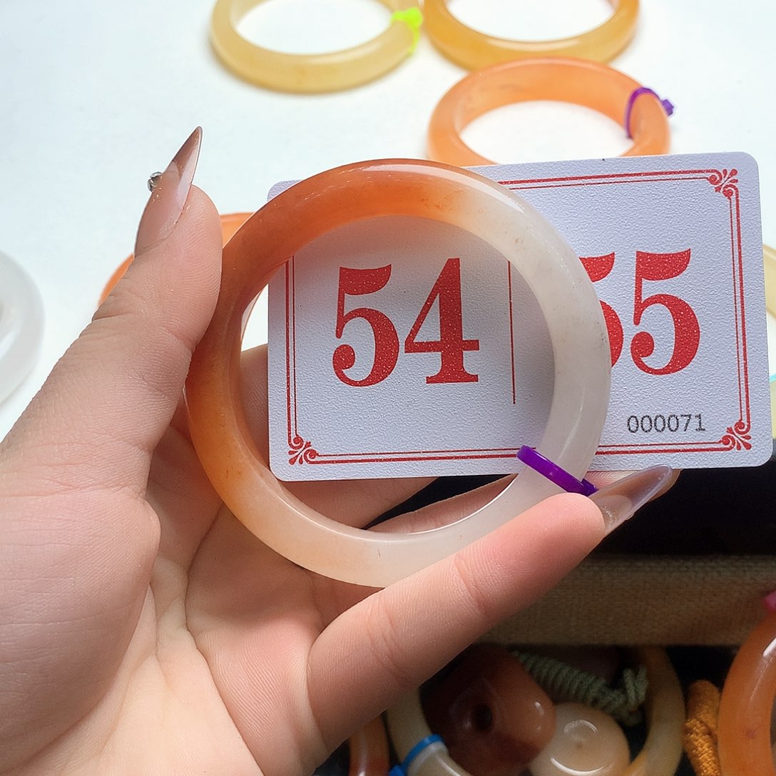 未镶嵌石英质玉（黄龙玉）手镯