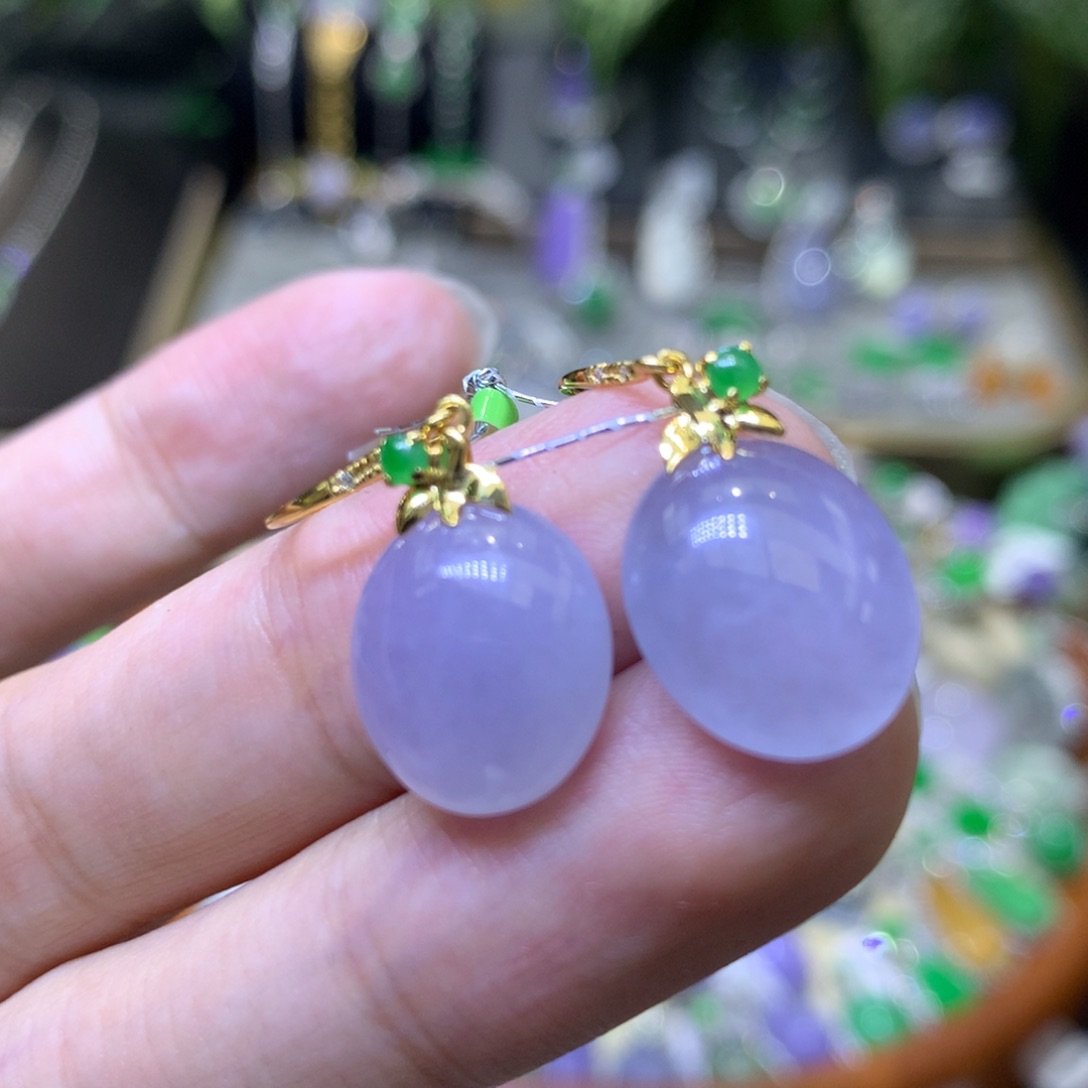 颈饰18K金镶嵌翡翠