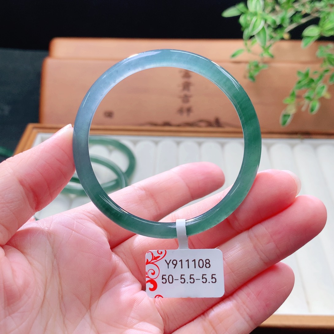 未镶嵌手镯（圆镯）翡翠