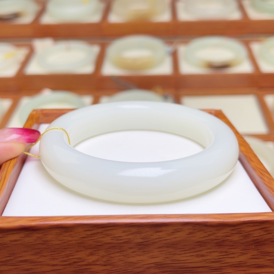 和田玉手镯未镶嵌58.2