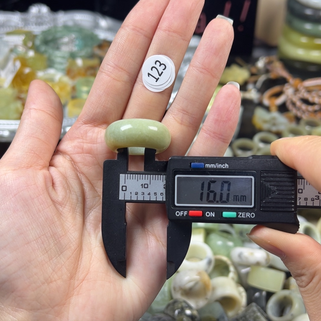 蛇纹石玉未镶嵌戒指