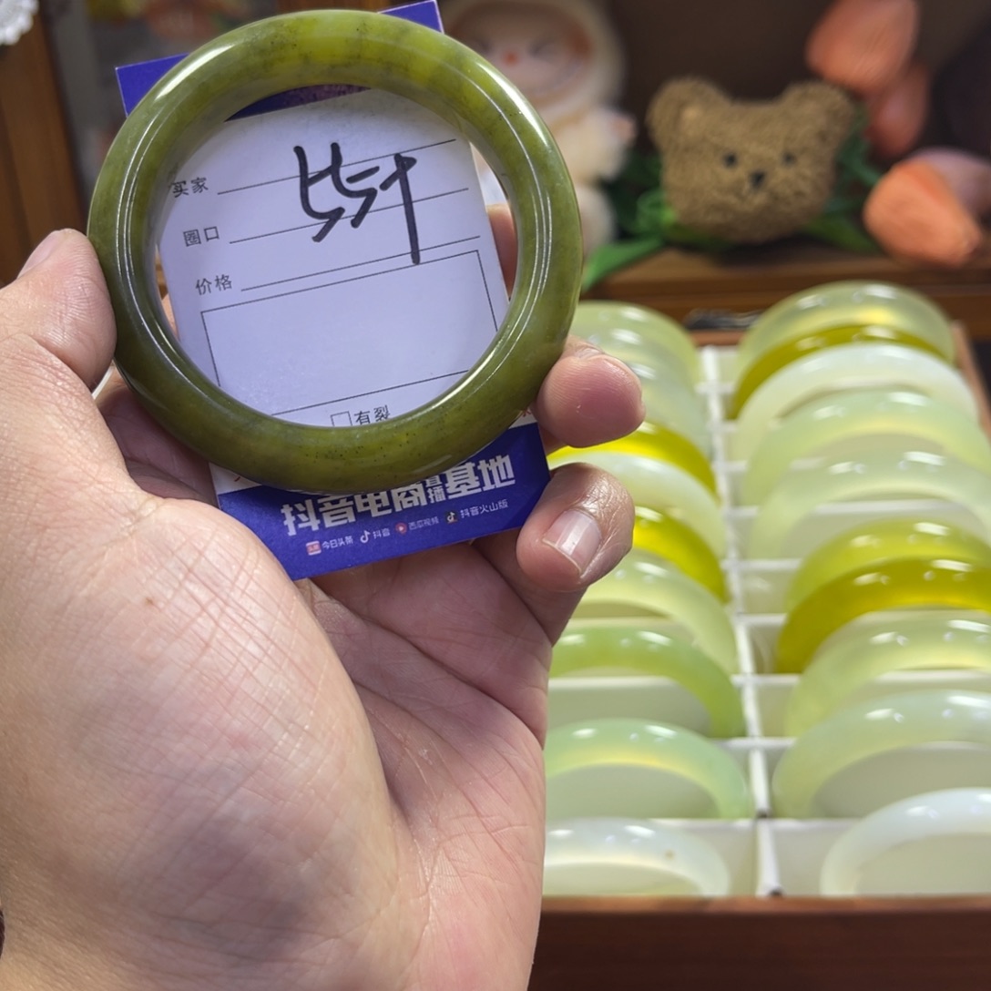 蛇纹石玉未镶嵌手镯302