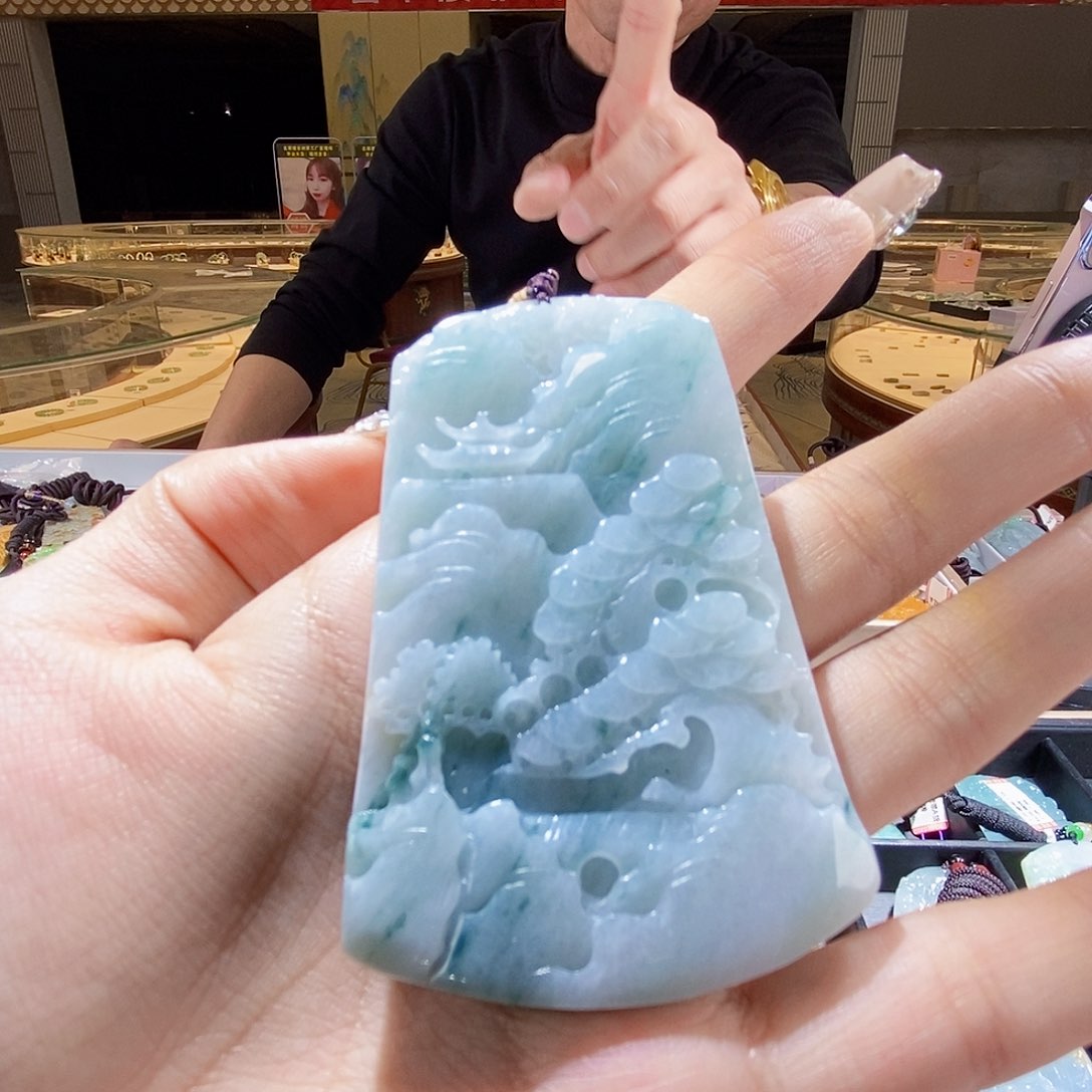 翡翠颈饰未镶嵌翡翠