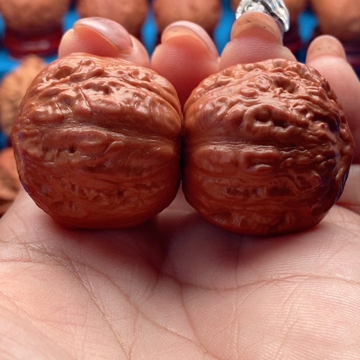 核桃精品文玩核桃手捻锦鲤