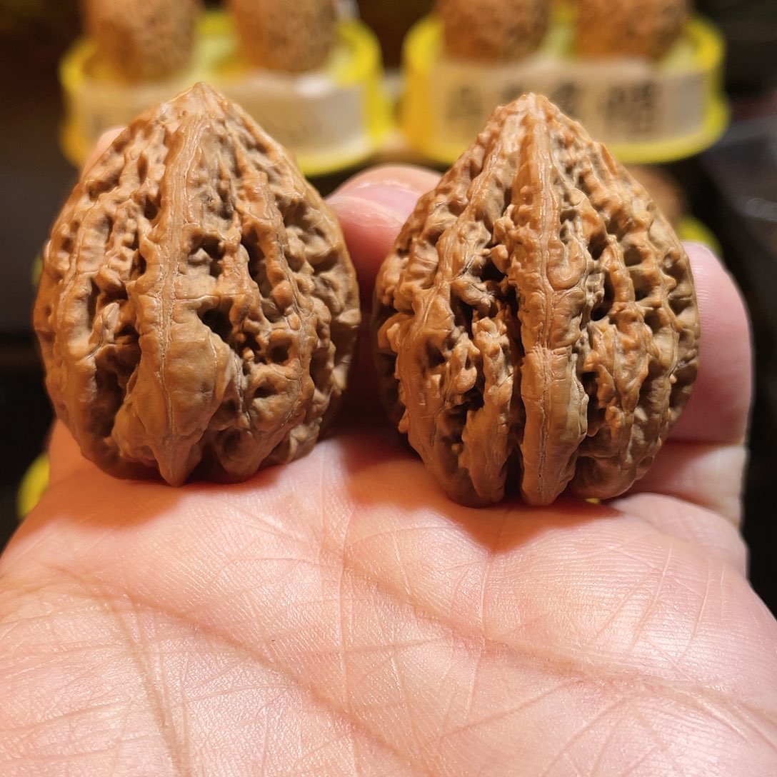 文玩核桃吊坠玲珑塔