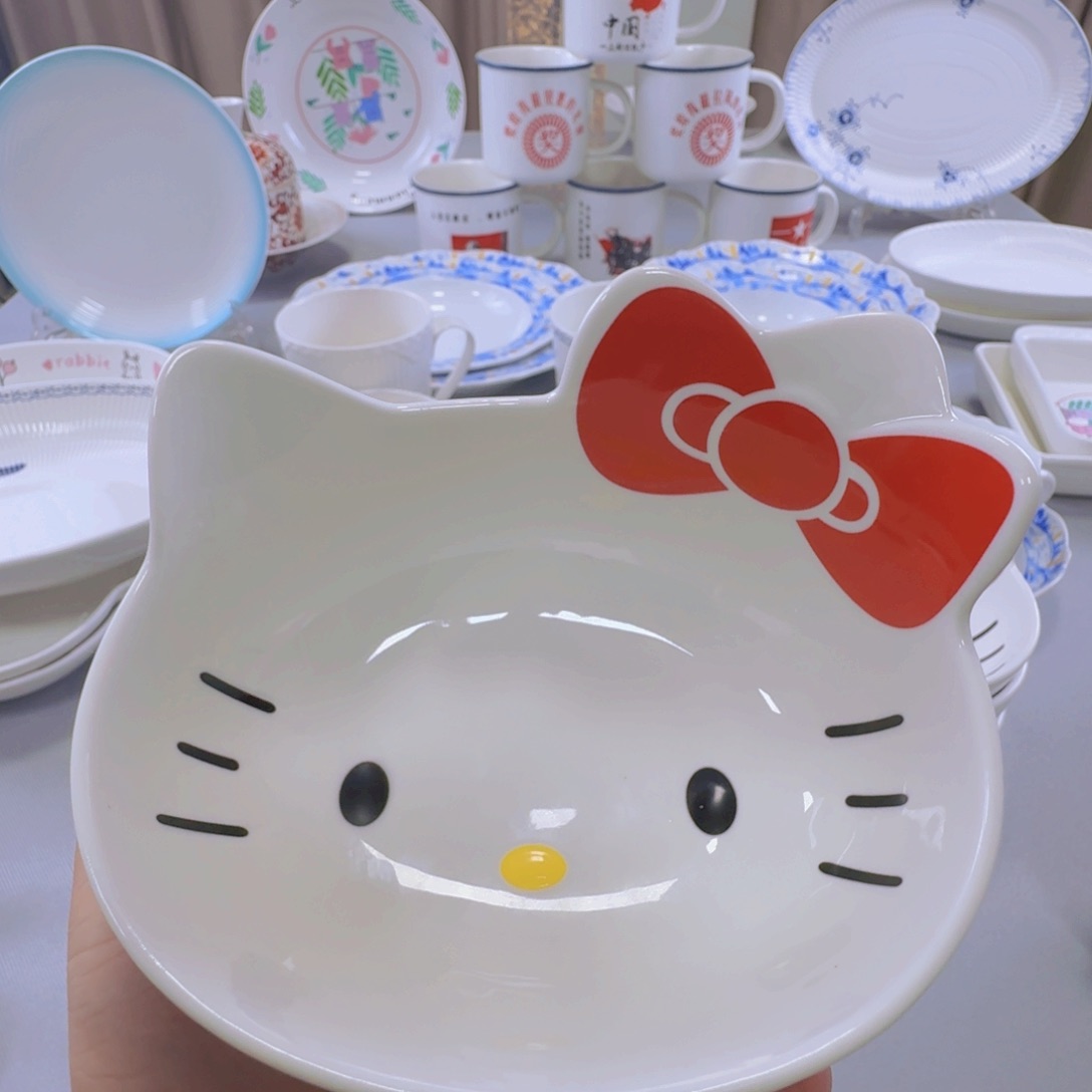 5.5猫脸碗红蝴蝶结