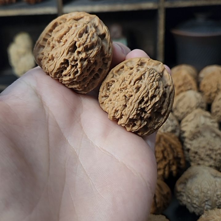 文玩核桃吊坠37三角疆