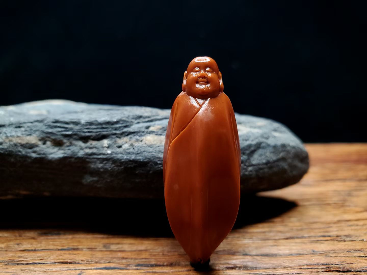 精品橄榄核雕刻【包衣弥勒】1.8x4.5