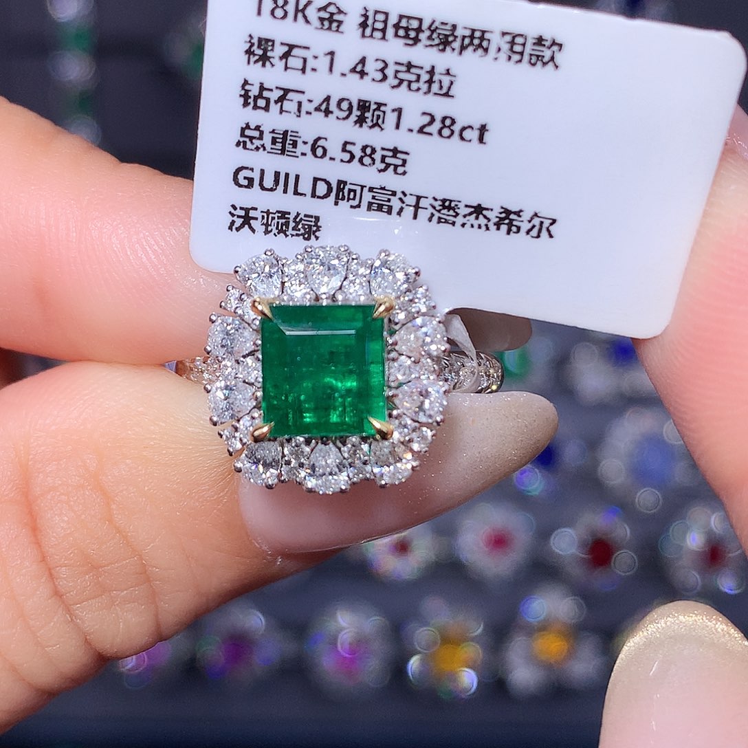 祖母绿戒指18K金镶嵌
