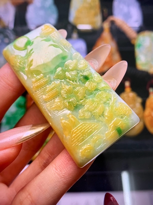 翡翠挂件毛货抛光一物一证