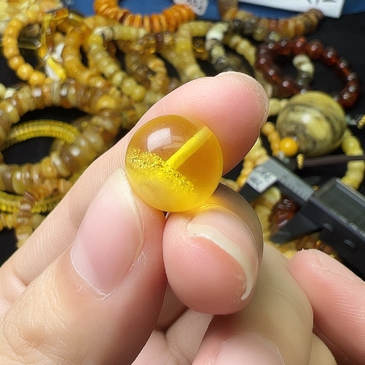琥珀未镶嵌珠宝奇石
