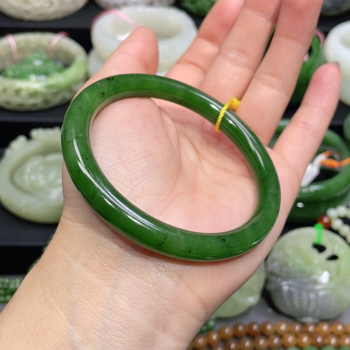 和田玉手镯58圈口 编号11未镶嵌牛*面