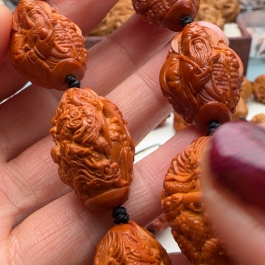橄榄核手串雕刻工艺