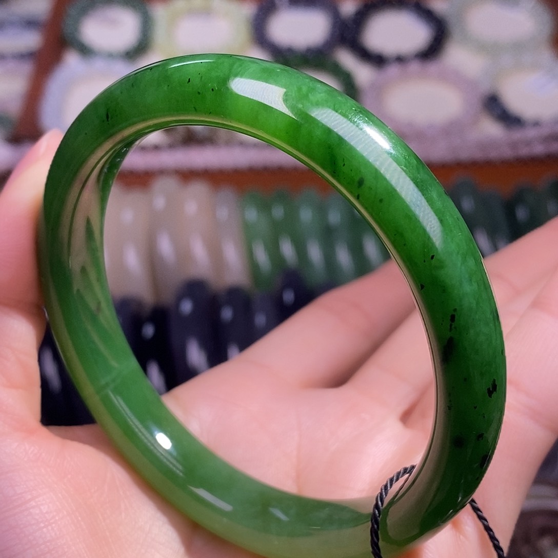 颈饰未镶嵌和田玉62圈碧玉老坑料手镯