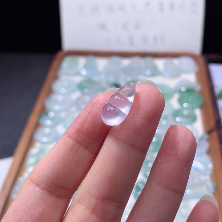 颈饰未镶嵌翡翠高冰福豆