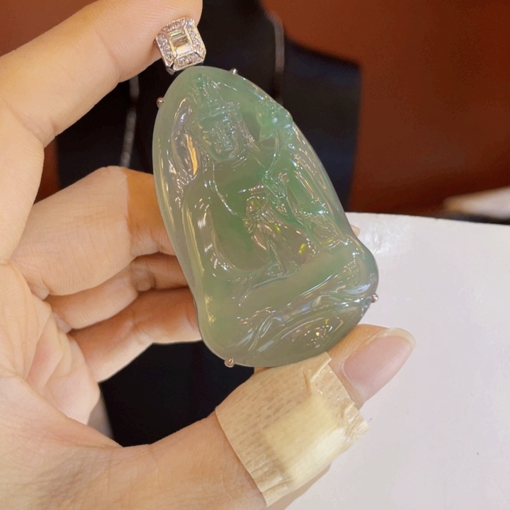 翡翠18K金镶嵌颈饰马*学
