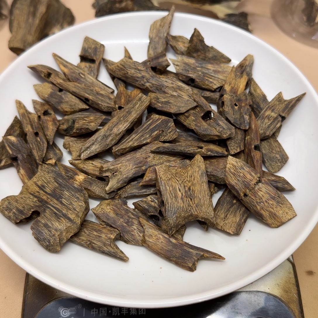 沉香碎屑沉香海南乌身圆叶块料100克