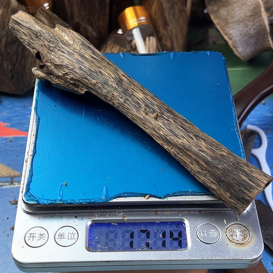 香料绿奇楠虫漏白棋17克