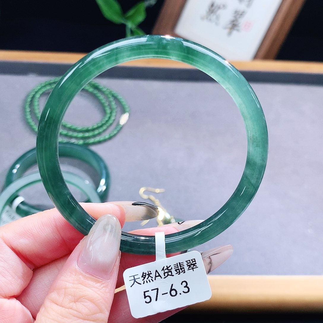 翡翠手镯（圆镯）未镶嵌