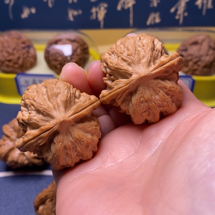 文玩核桃把件梨木台