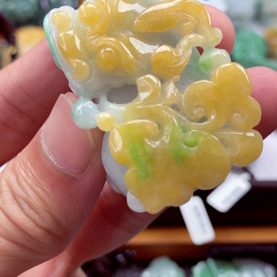 翡翠颈饰未镶嵌翡翠