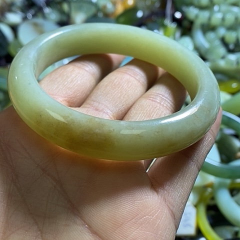 和田玉手镯未镶嵌58口径