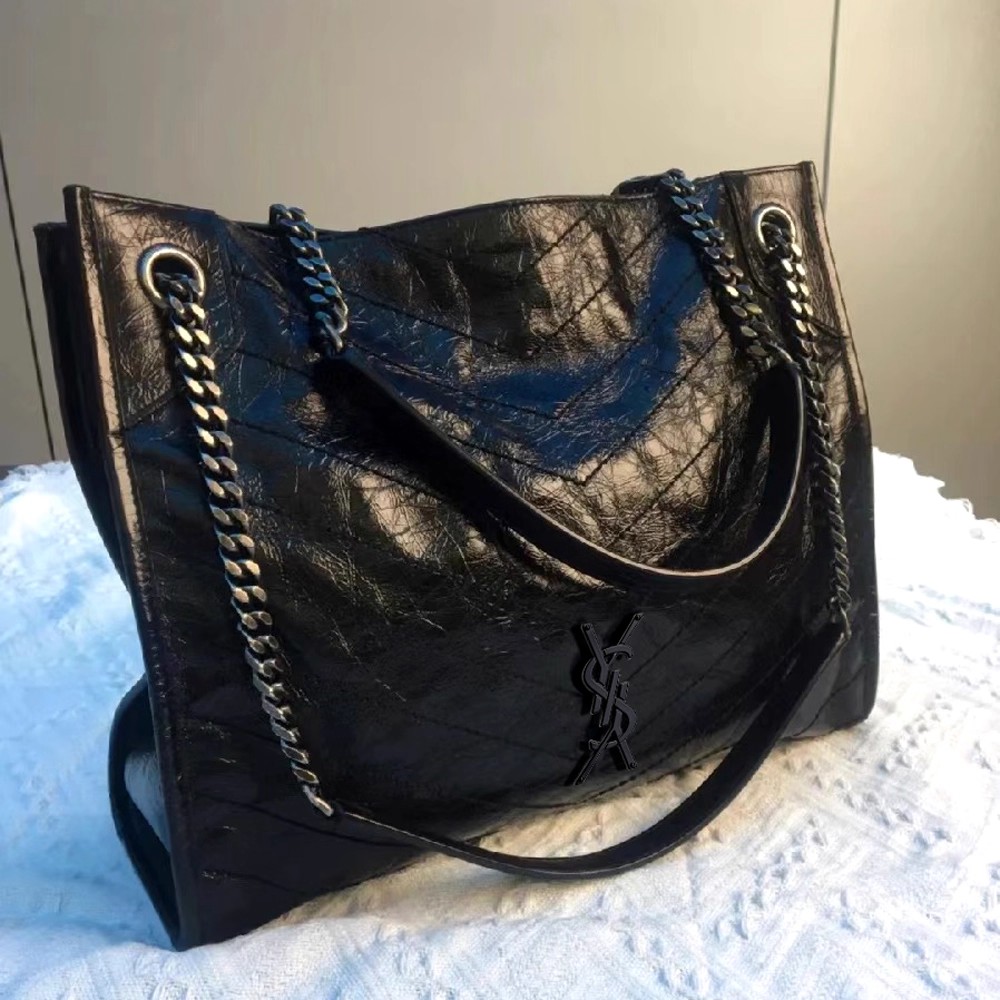 香港正品精选轻奢新款女包单肩斜跨时尚信封包时尚简约鱼子酱包包