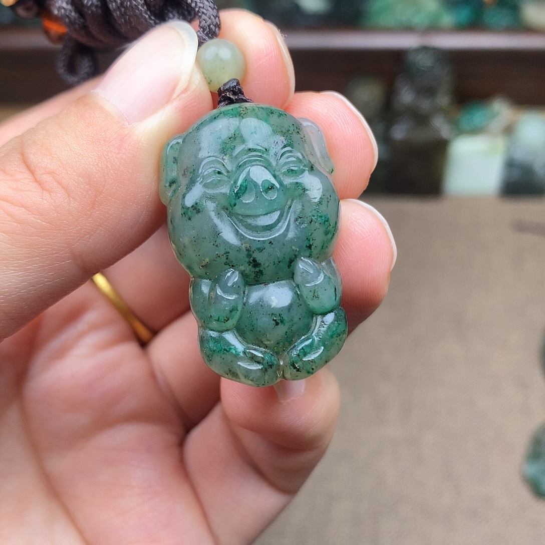 独山玉未镶嵌颈饰