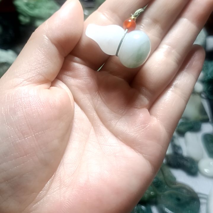 独山玉未镶嵌吊坠