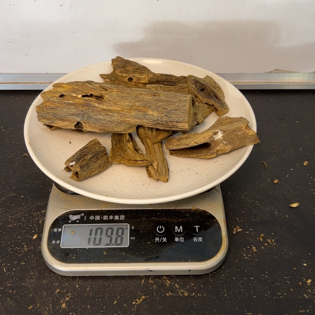 沉香沉香碎屑驼背黑奇虫眼