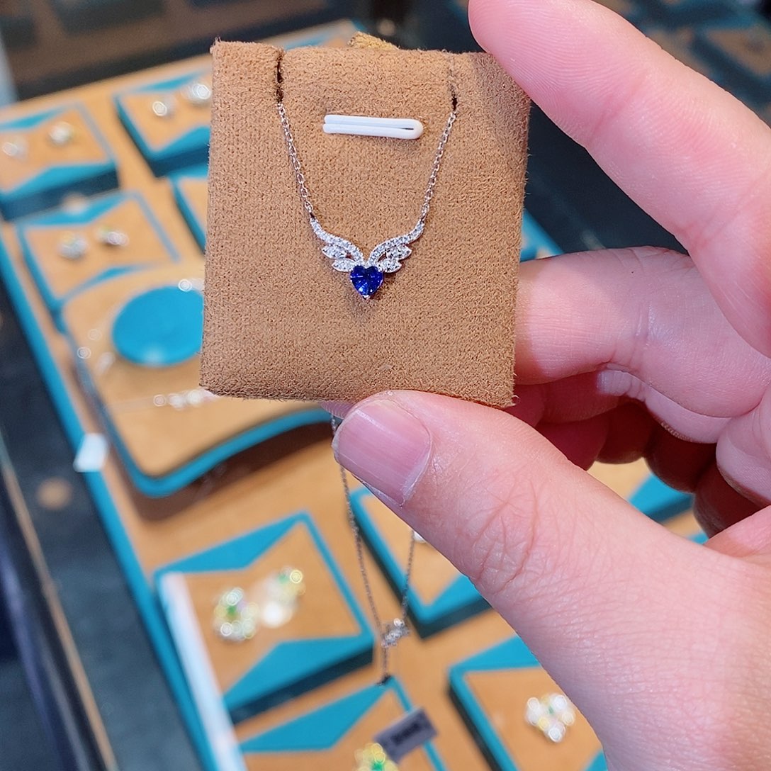 蓝宝石颈饰18K金镶嵌0.32克拉