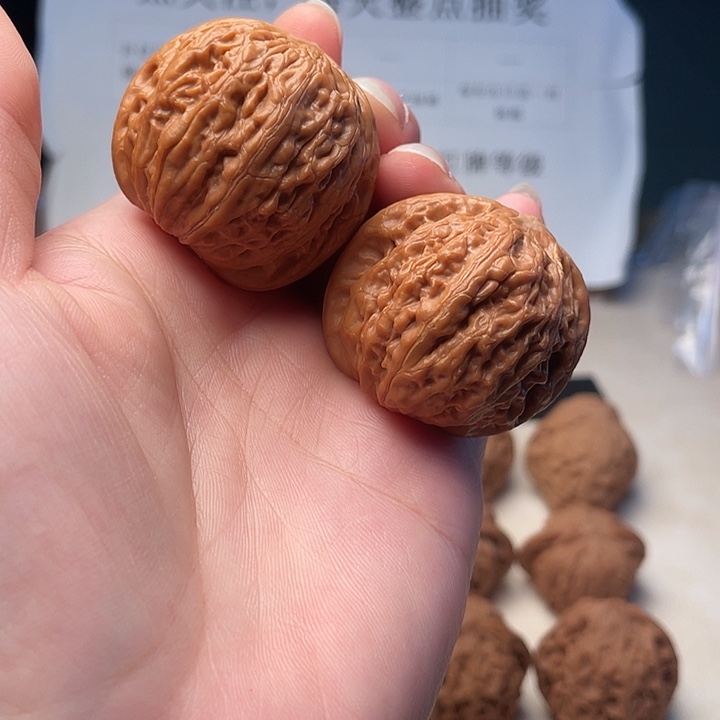 文玩核桃吊坠铁锤，有黄