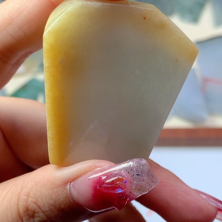 颈饰未镶嵌翡翠好