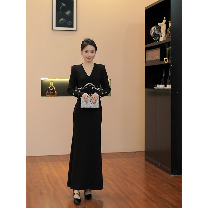 GERUIOUDIAN/格芮欧典3165早春轻奢高定钉珠鱼尾气质V领连衣裙女