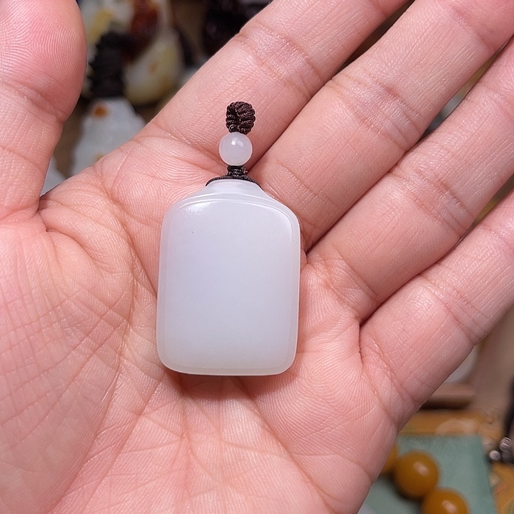 s***5和田玉未镶嵌颈饰