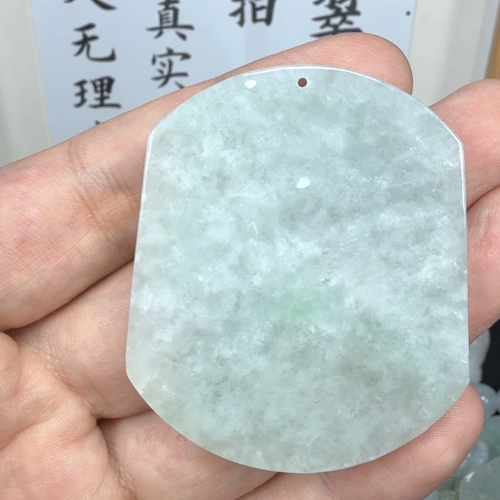 翡翠挂件未镶嵌翡翠