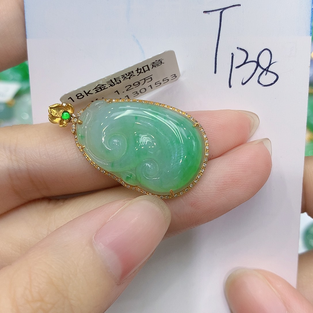 翡翠18K金镶嵌颈饰888888888