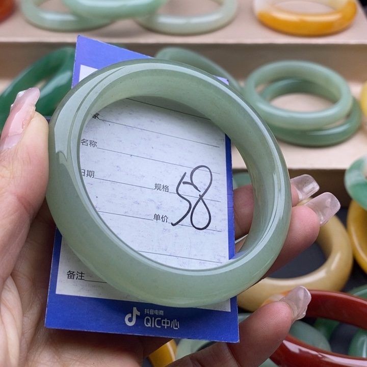 石英质玉手镯未镶嵌