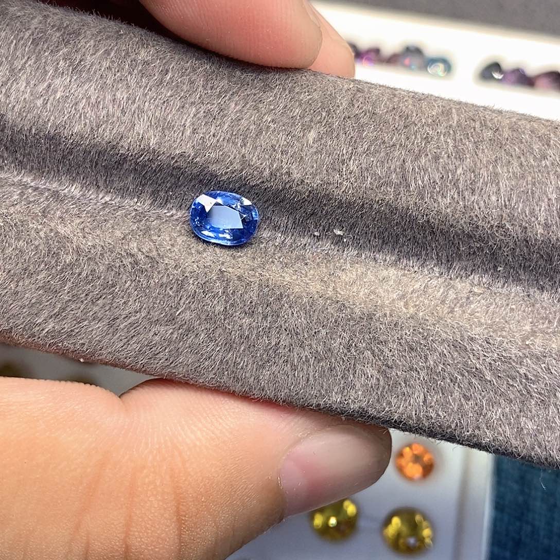 蓝宝石裸石蓝宝石