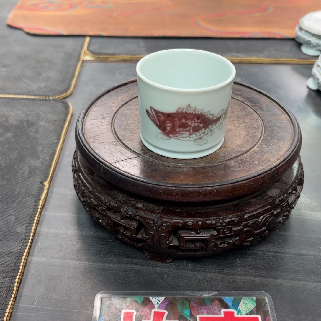 1***.手绘釉里红桂鱼杯子