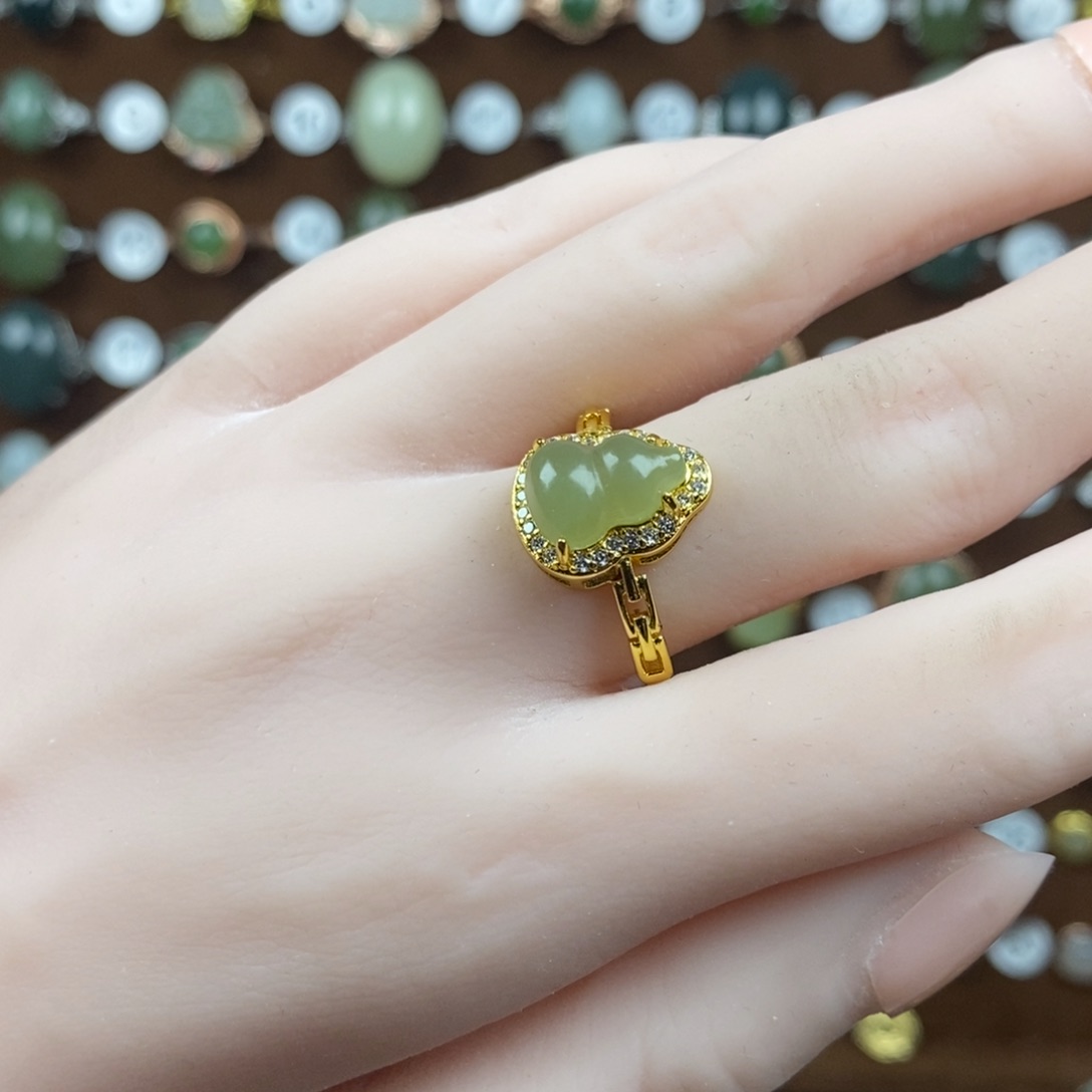 和田玉（青白玉）戒指合金