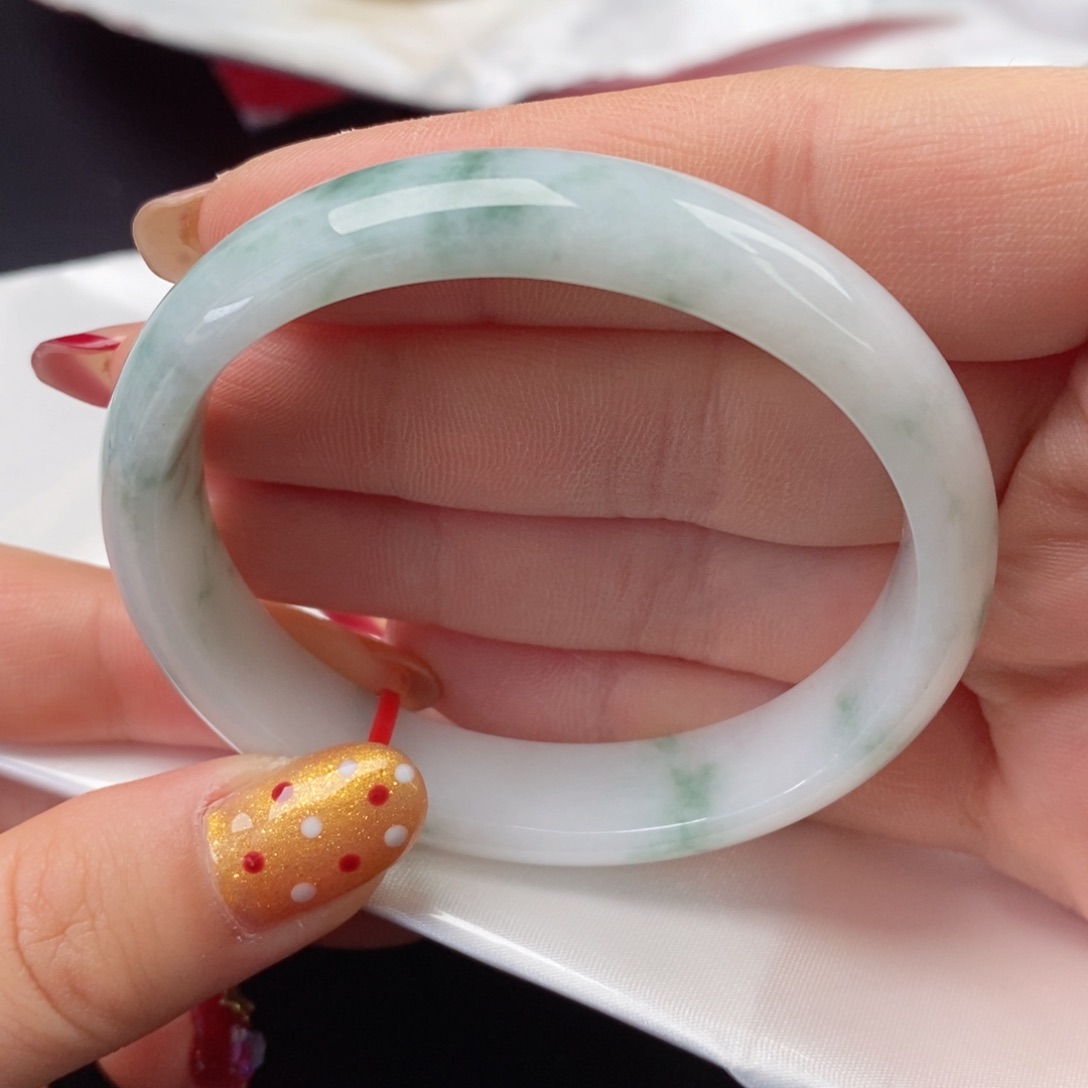 翡翠手镯未镶嵌56贵妃