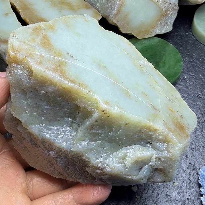和田玉（糖玉）未镶嵌珠宝奇石