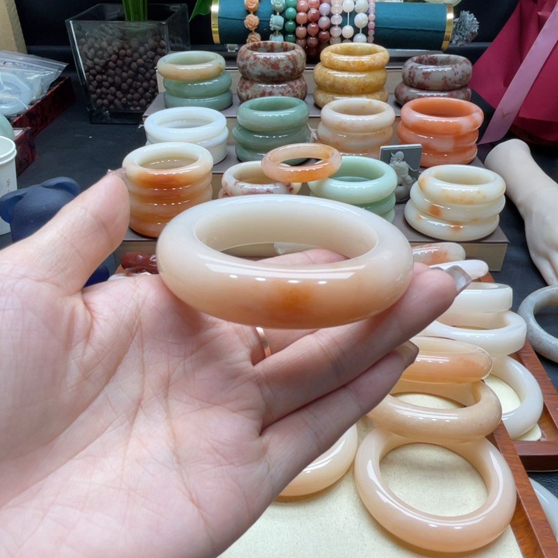 石英质玉未镶嵌手镯噜***e